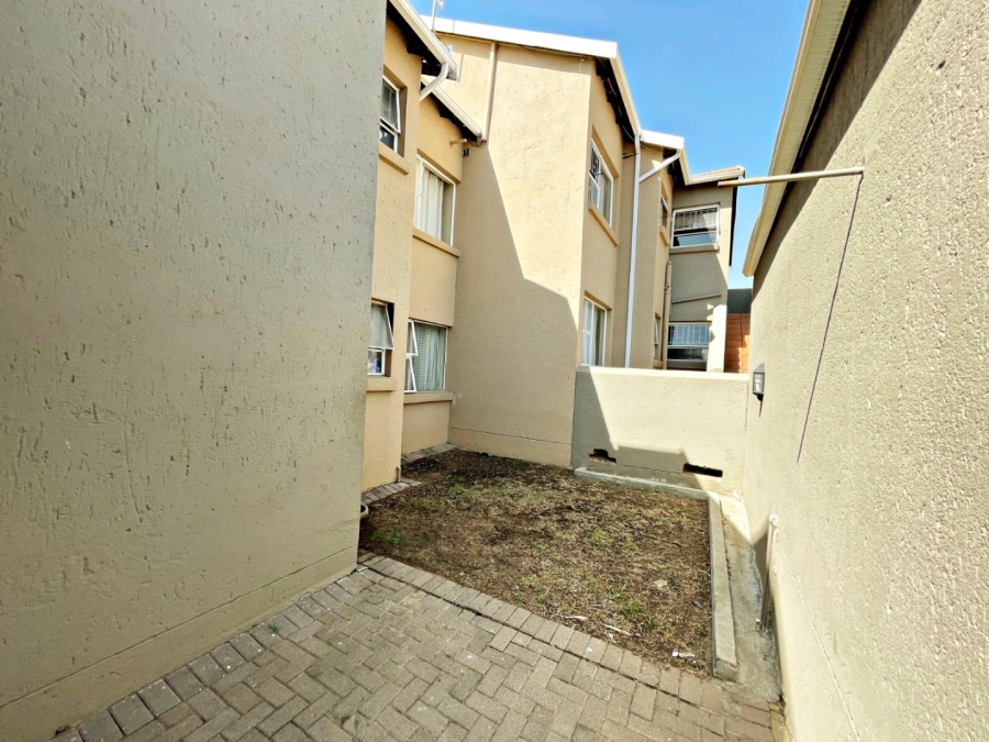 2 Bedroom Property for Sale in Vorna Valley Gauteng