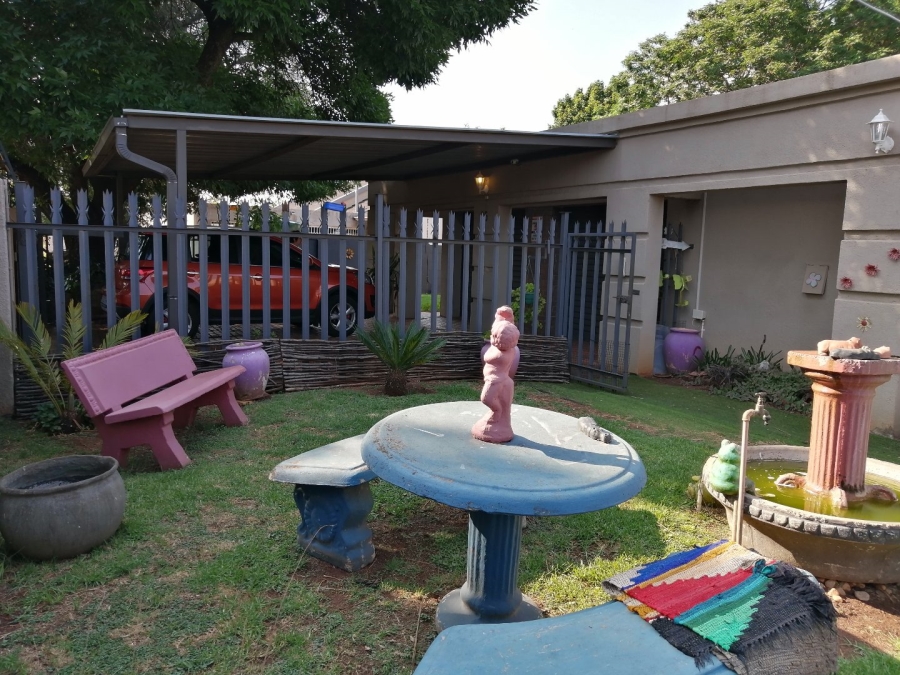 3 Bedroom Property for Sale in Strubenvale Gauteng