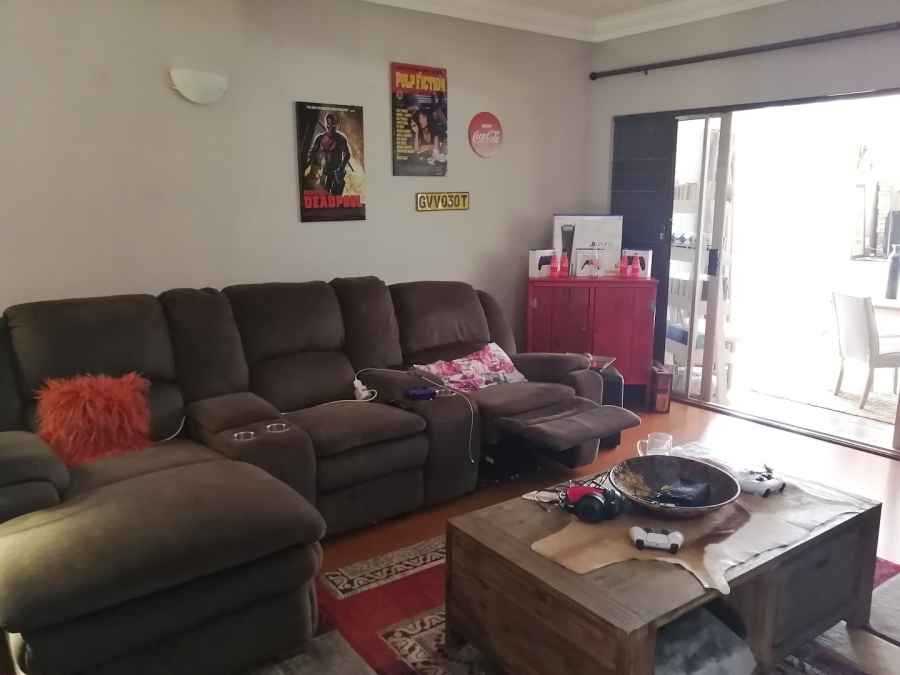 3 Bedroom Property for Sale in Strubenvale Gauteng