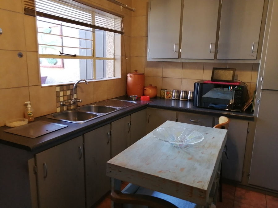 3 Bedroom Property for Sale in Strubenvale Gauteng