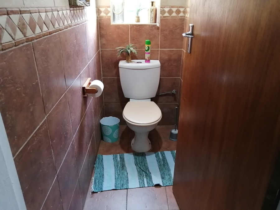 3 Bedroom Property for Sale in Strubenvale Gauteng