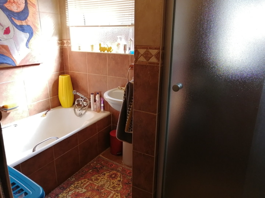 3 Bedroom Property for Sale in Strubenvale Gauteng