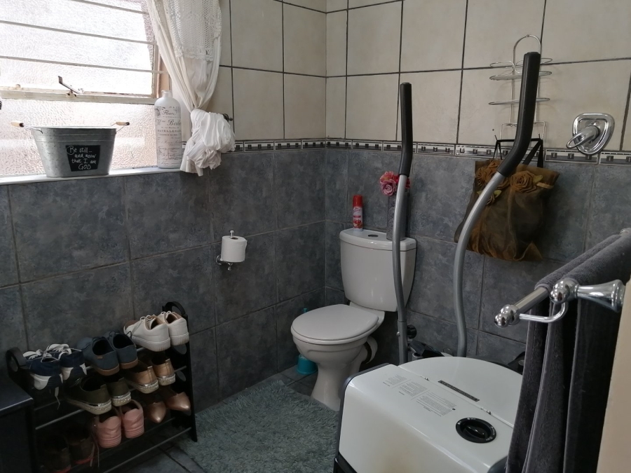 3 Bedroom Property for Sale in Strubenvale Gauteng