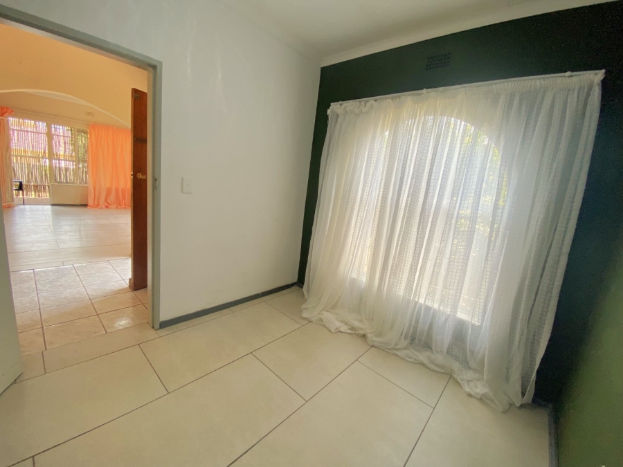 3 Bedroom Property for Sale in Wilro Park Gauteng