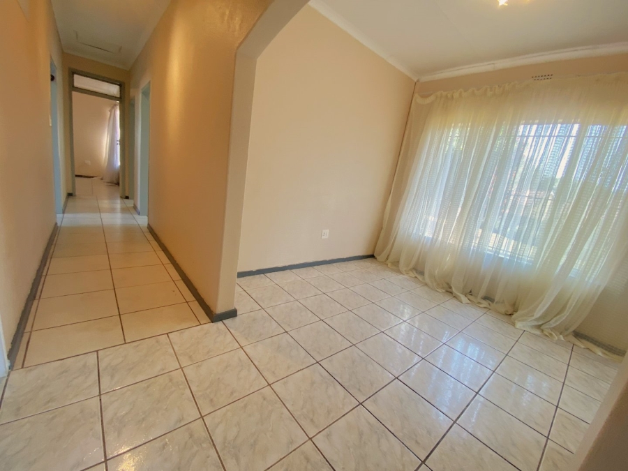 3 Bedroom Property for Sale in Wilro Park Gauteng