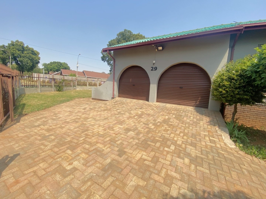 3 Bedroom Property for Sale in Wilro Park Gauteng