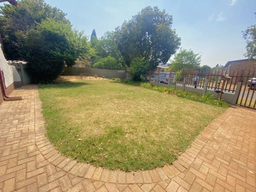 3 Bedroom Property for Sale in Wilro Park Gauteng