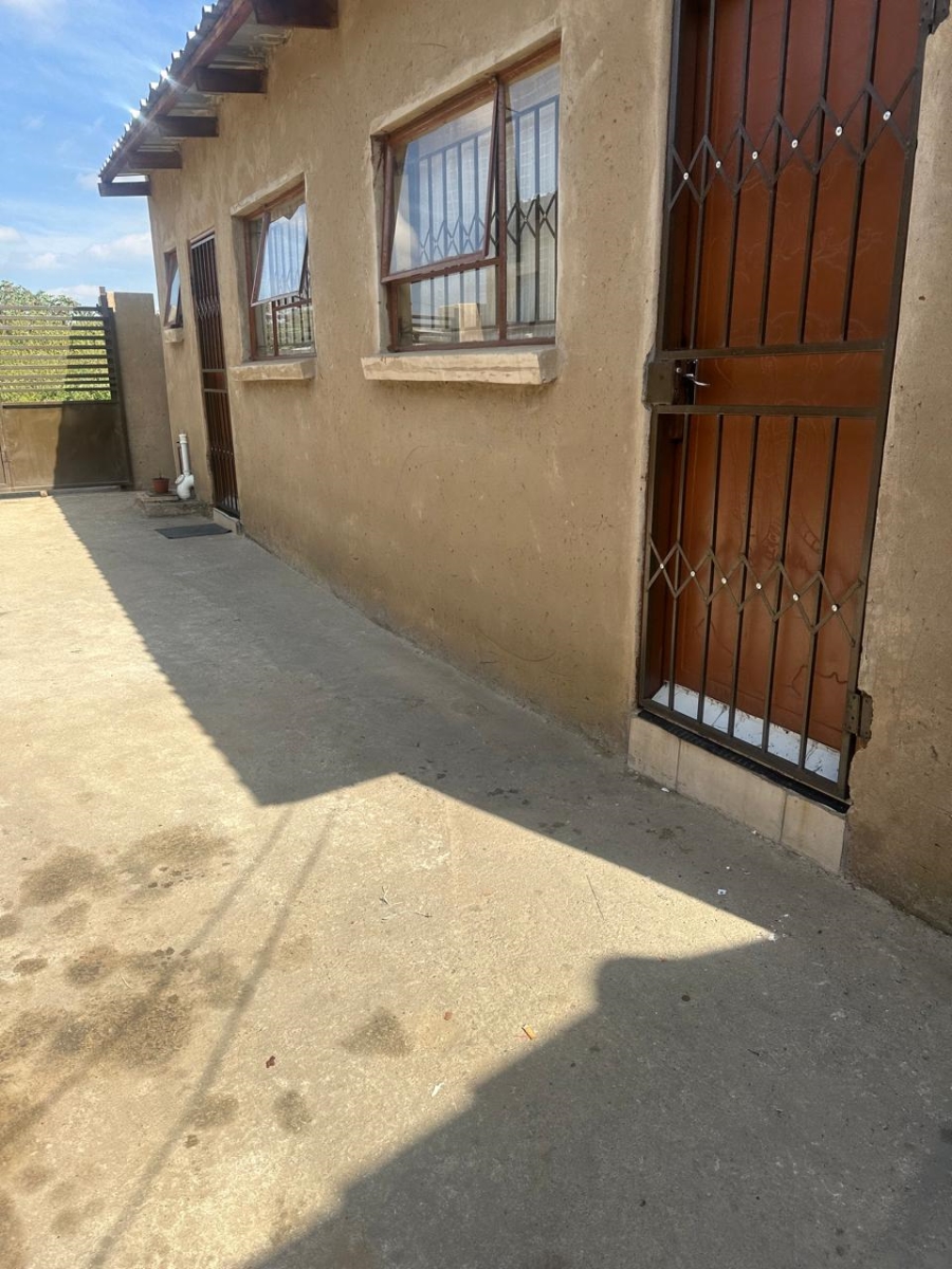 2 Bedroom Property for Sale in Lotus Gardens Gauteng