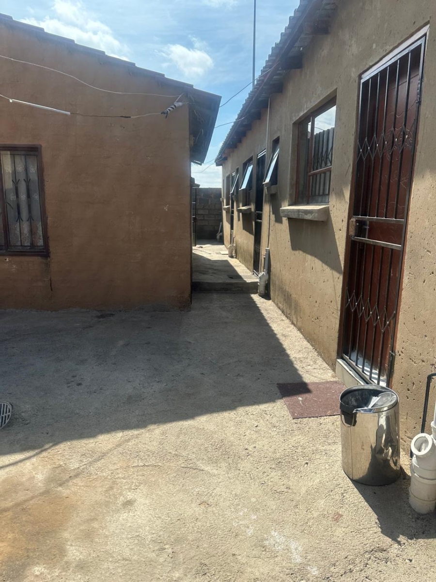 2 Bedroom Property for Sale in Lotus Gardens Gauteng