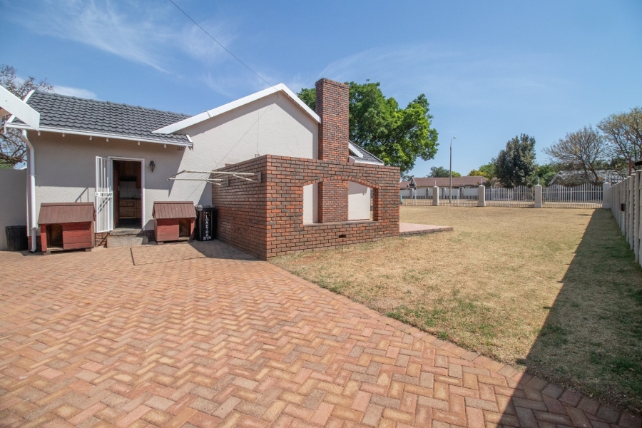 To Let 3 Bedroom Property for Rent in Van Riebeeck Park Gauteng