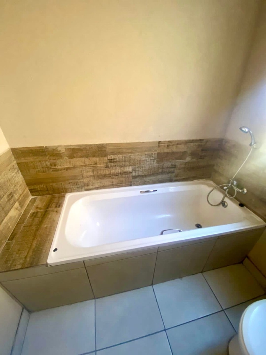 1 Bedroom Property for Sale in Country View Gauteng