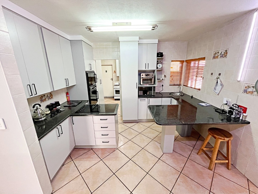 4 Bedroom Property for Sale in Eldoraigne Gauteng