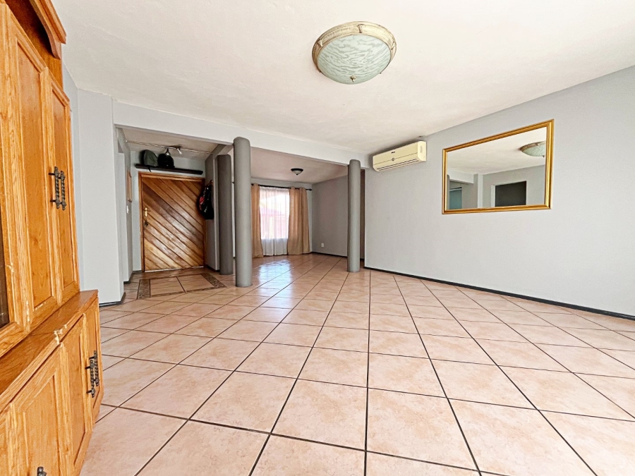 4 Bedroom Property for Sale in Eldoraigne Gauteng