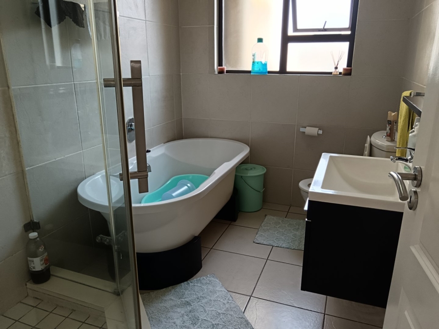 To Let 3 Bedroom Property for Rent in Noordwyk Gauteng