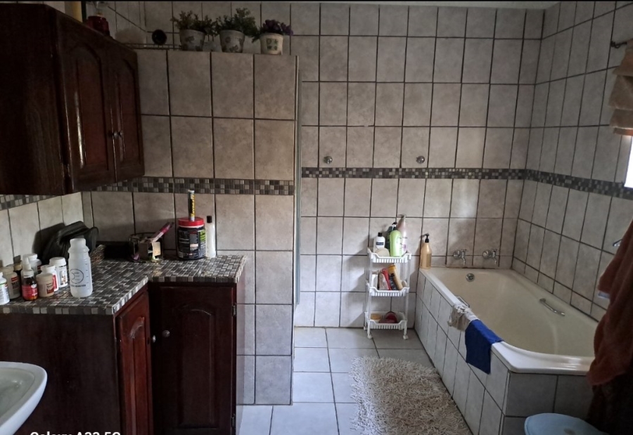 3 Bedroom Property for Sale in Leeuwfontein Gauteng