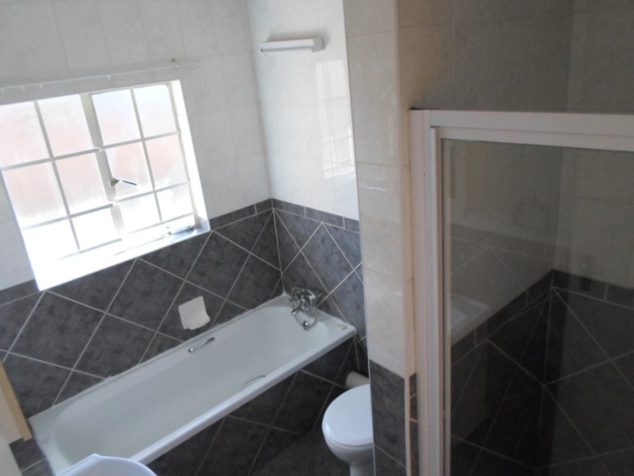 To Let 2 Bedroom Property for Rent in Amberfield Crest Estate Gauteng