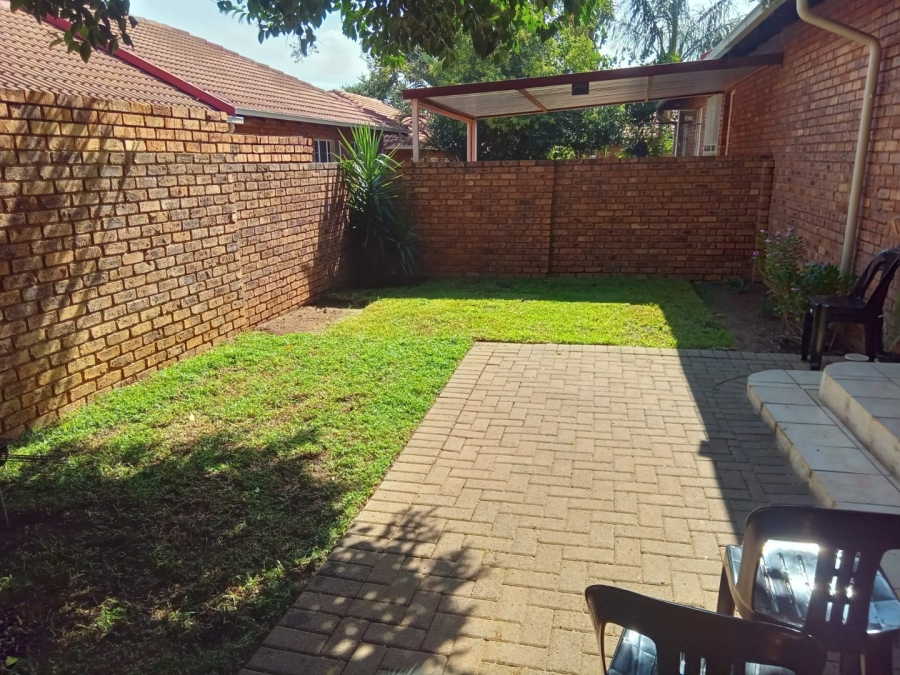 To Let 2 Bedroom Property for Rent in Amberfield Crest Estate Gauteng