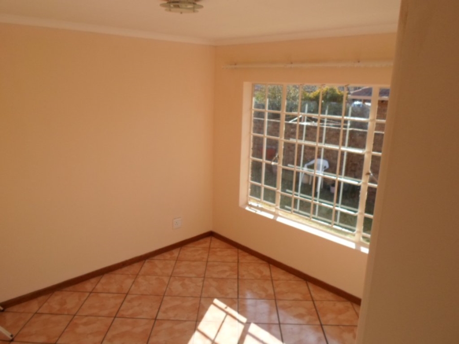 To Let 2 Bedroom Property for Rent in Amberfield Crest Estate Gauteng