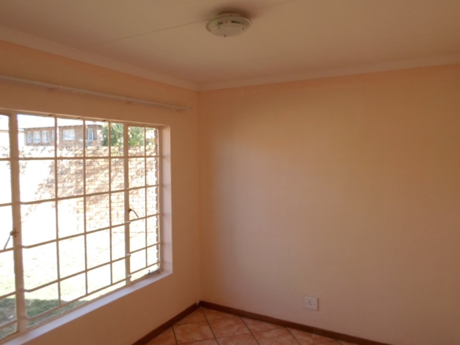 To Let 2 Bedroom Property for Rent in Amberfield Crest Estate Gauteng