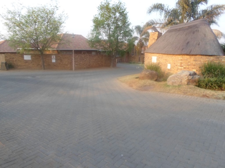 To Let 2 Bedroom Property for Rent in Amberfield Crest Estate Gauteng