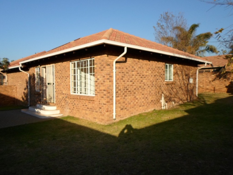 To Let 2 Bedroom Property for Rent in Amberfield Crest Estate Gauteng