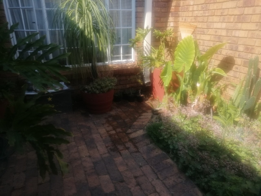 To Let 3 Bedroom Property for Rent in Brackendowns Gauteng