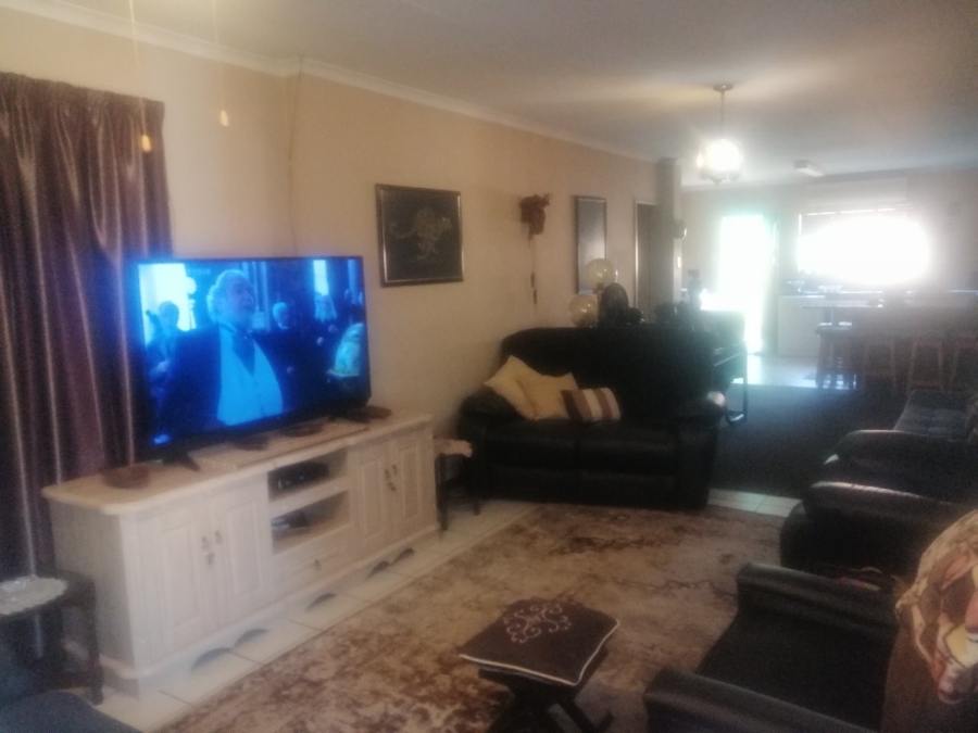 To Let 3 Bedroom Property for Rent in Brackendowns Gauteng