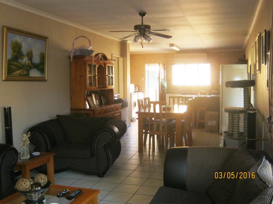 To Let 3 Bedroom Property for Rent in Brackendowns Gauteng