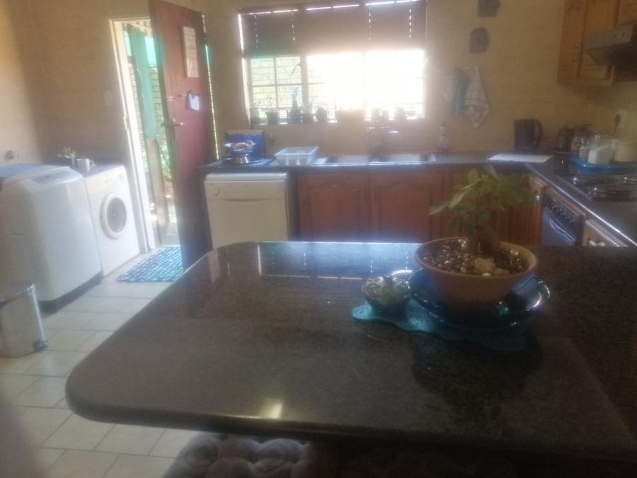 To Let 3 Bedroom Property for Rent in Brackendowns Gauteng