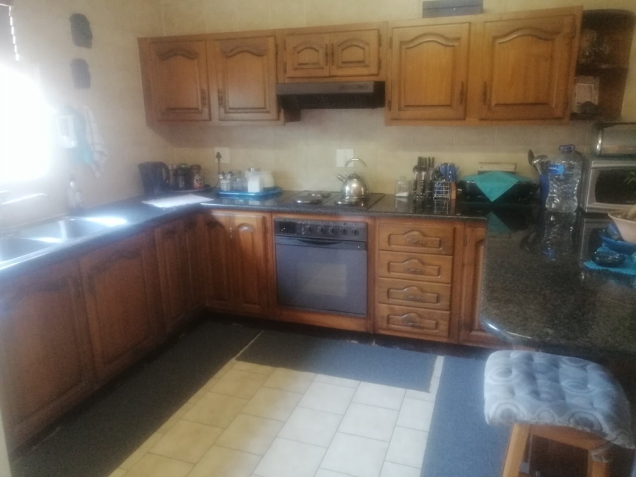 To Let 3 Bedroom Property for Rent in Brackendowns Gauteng