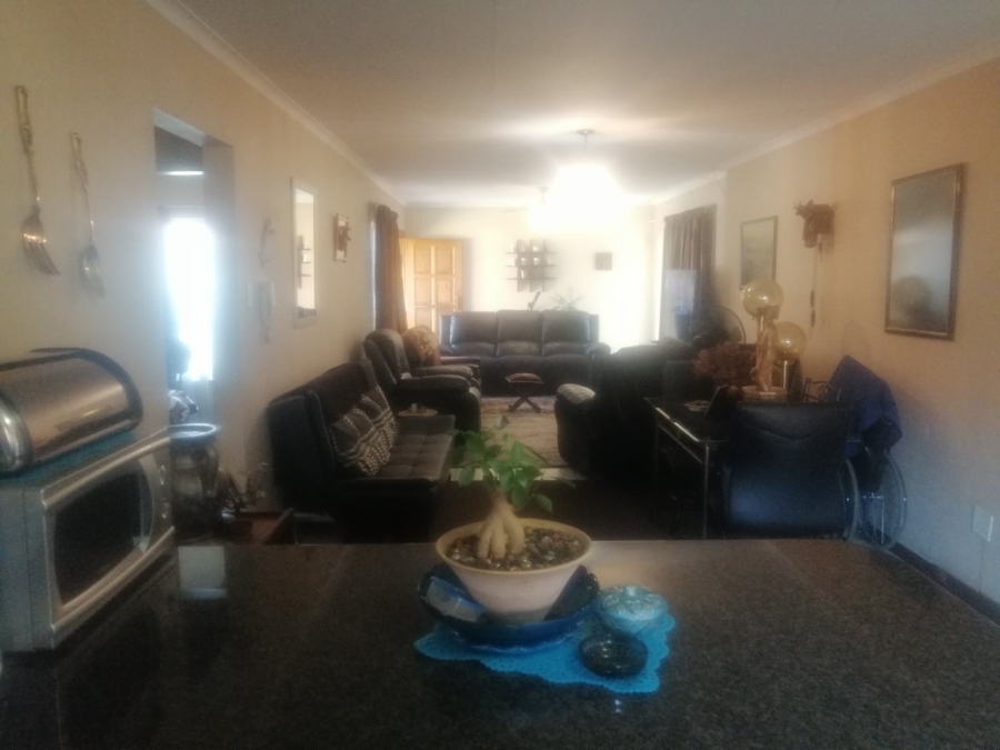 To Let 3 Bedroom Property for Rent in Brackendowns Gauteng