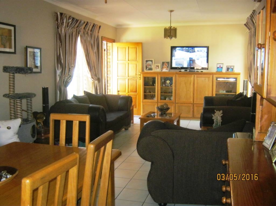 To Let 3 Bedroom Property for Rent in Brackendowns Gauteng