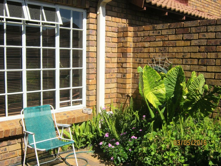 To Let 3 Bedroom Property for Rent in Brackendowns Gauteng