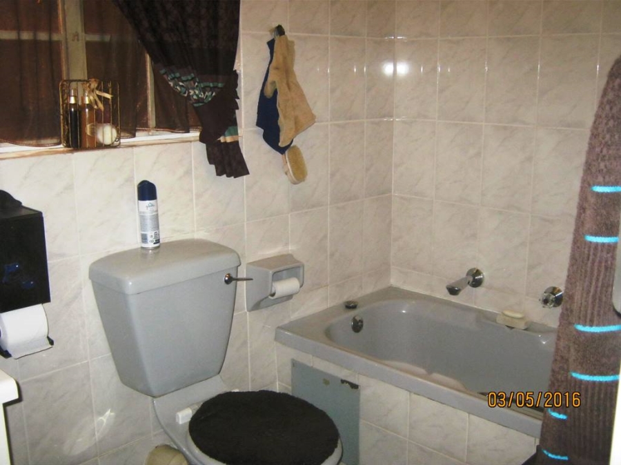 To Let 3 Bedroom Property for Rent in Brackendowns Gauteng