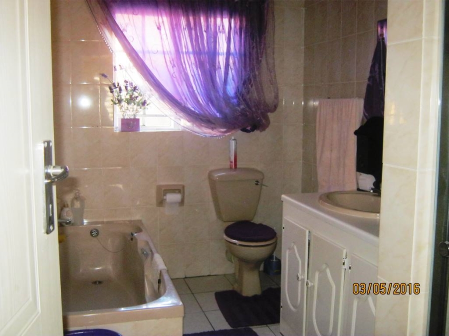 To Let 3 Bedroom Property for Rent in Brackendowns Gauteng