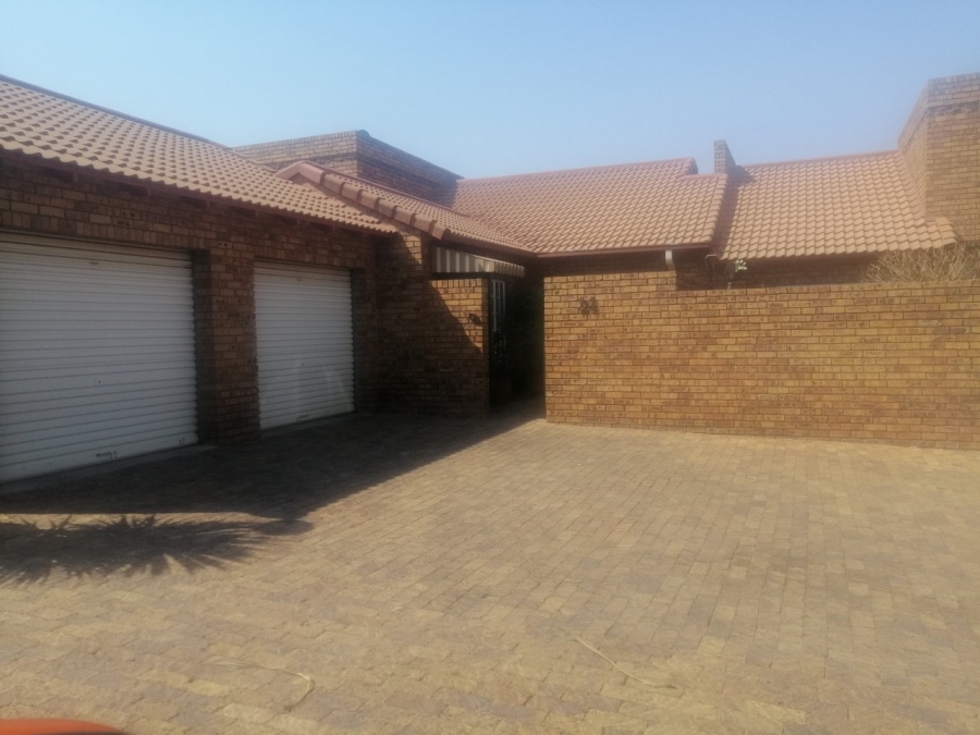 To Let 3 Bedroom Property for Rent in Brackendowns Gauteng