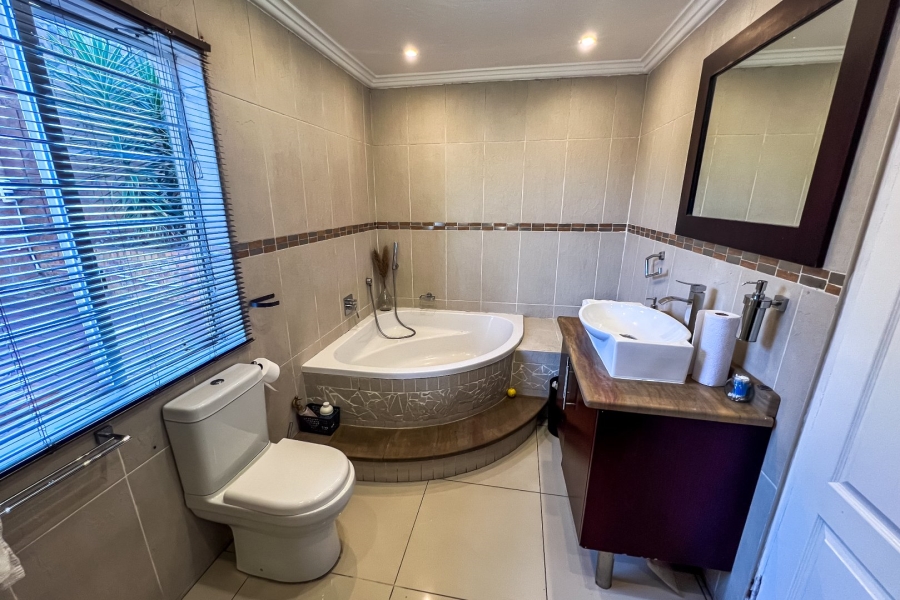 4 Bedroom Property for Sale in Bassonia Gauteng