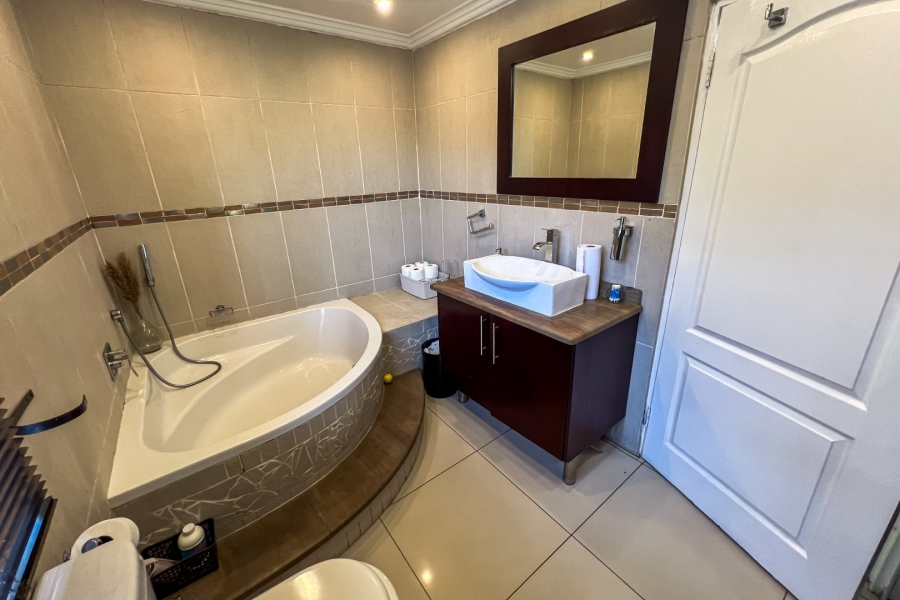 4 Bedroom Property for Sale in Bassonia Gauteng