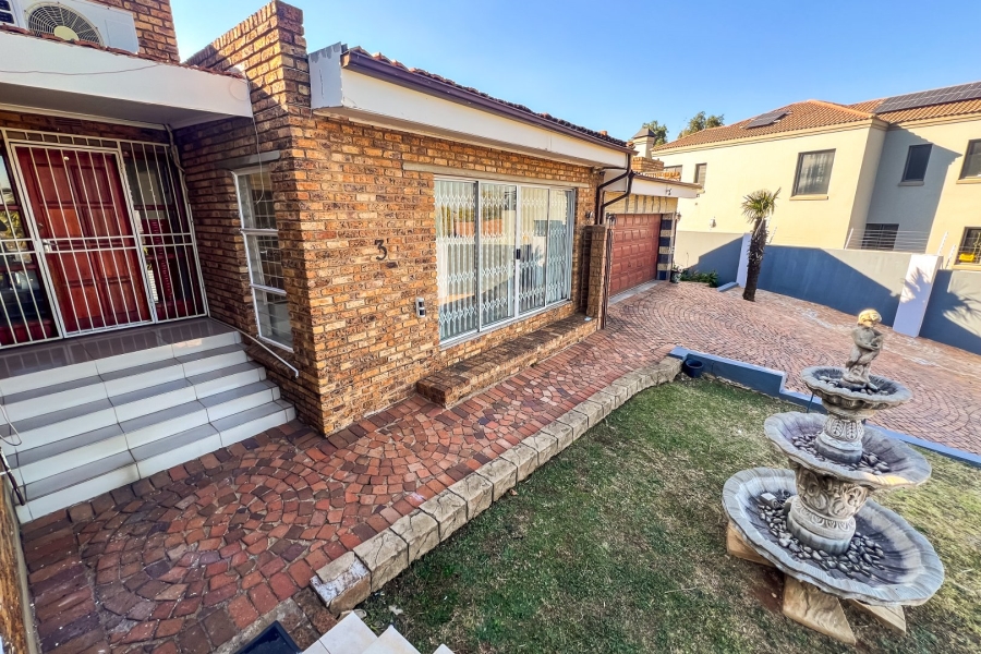 4 Bedroom Property for Sale in Bassonia Gauteng