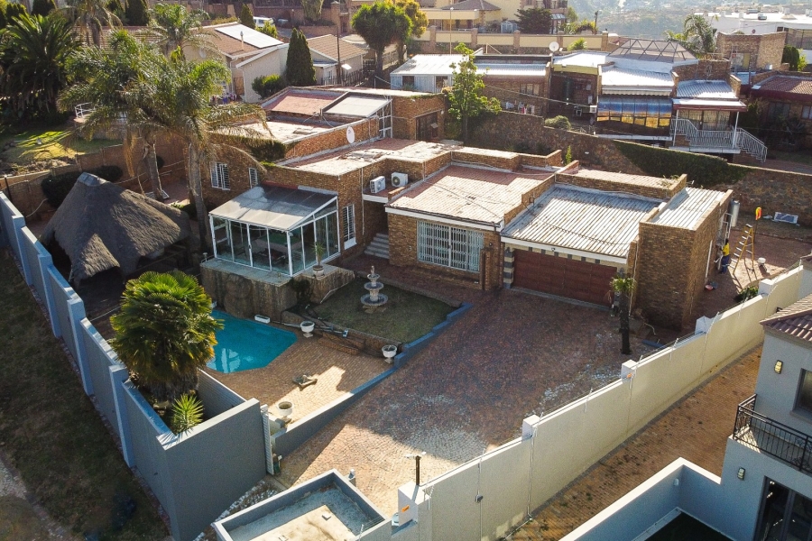 4 Bedroom Property for Sale in Bassonia Gauteng