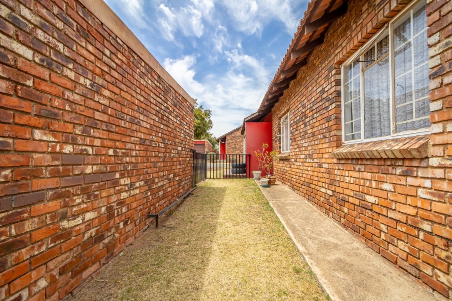 3 Bedroom Property for Sale in Lindhaven Gauteng