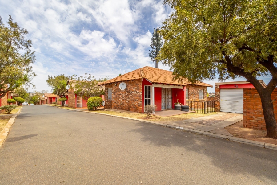 3 Bedroom Property for Sale in Lindhaven Gauteng