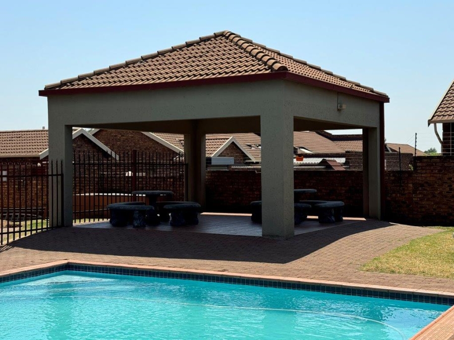 2 Bedroom Property for Sale in Randhart Gauteng