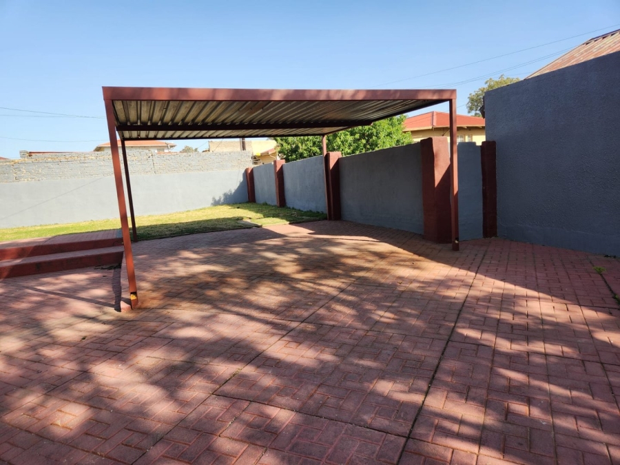 To Let 3 Bedroom Property for Rent in Crown Gardens Gauteng