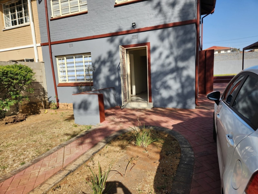 To Let 3 Bedroom Property for Rent in Crown Gardens Gauteng