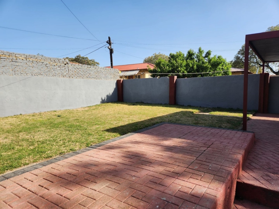 To Let 3 Bedroom Property for Rent in Crown Gardens Gauteng