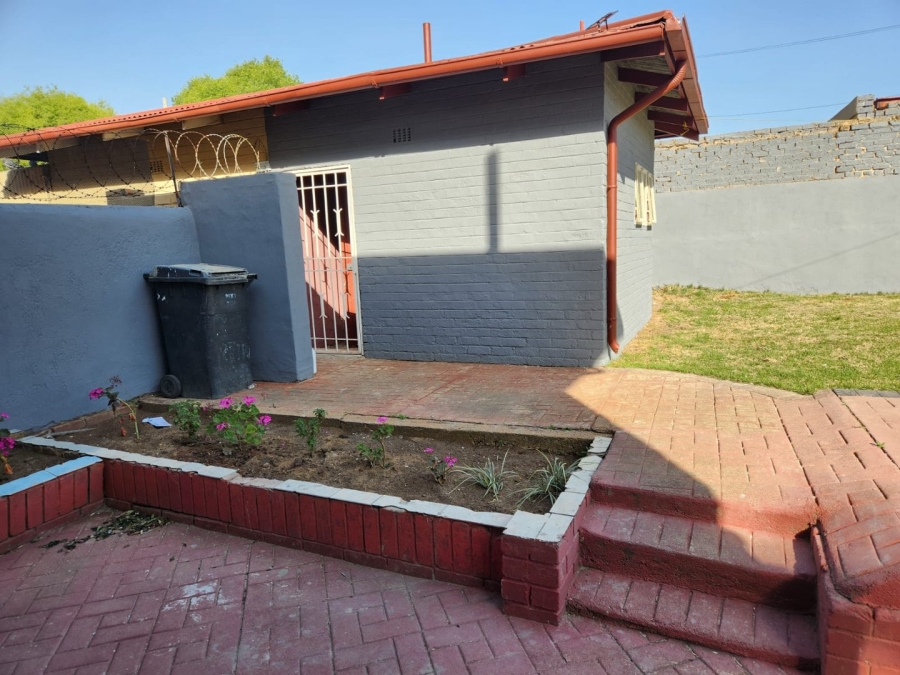 To Let 3 Bedroom Property for Rent in Crown Gardens Gauteng