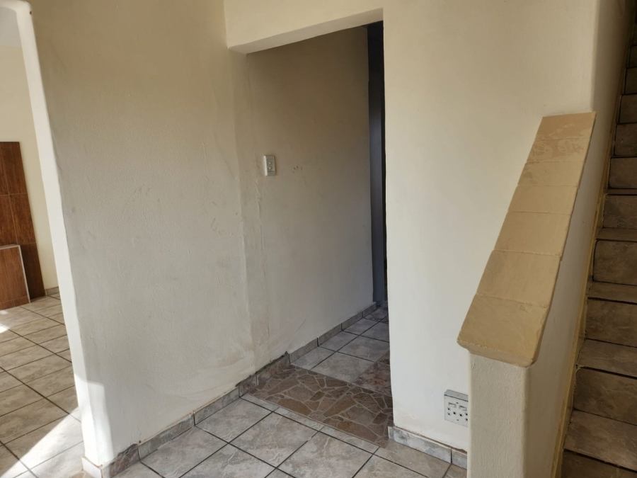 To Let 3 Bedroom Property for Rent in Crown Gardens Gauteng