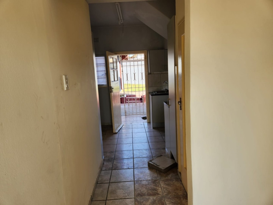 To Let 3 Bedroom Property for Rent in Crown Gardens Gauteng