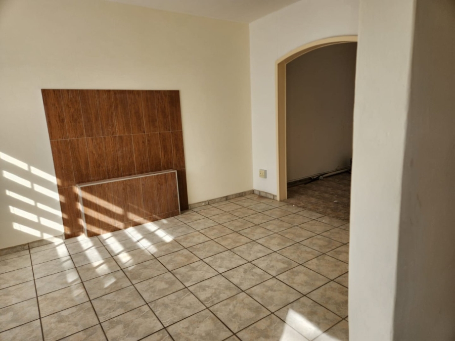 To Let 3 Bedroom Property for Rent in Crown Gardens Gauteng